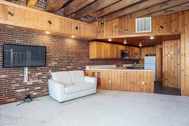 Main picture of 75 Fulton St