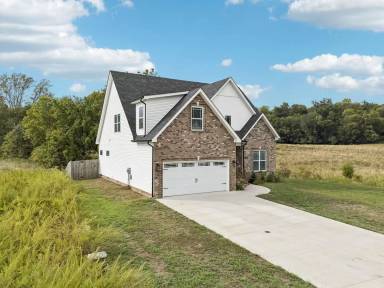 Main picture of 710 Eva Agnes Ave