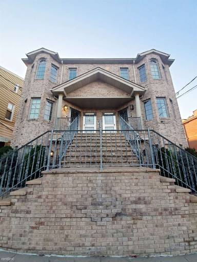 Main picture of 6618 70th St