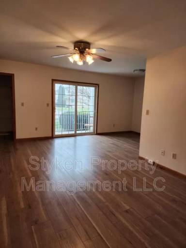 Main picture of 1571 Girard Way - 4