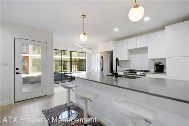 Main picture of 400 E 30th St