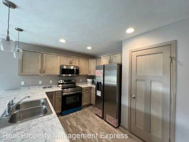 Main picture of 2116 S Ronsiek Ave
