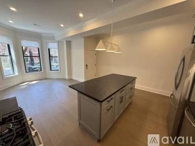 Main picture of 2039 N Fremont St