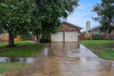 Main picture of 18502 S Wimbledon Dr