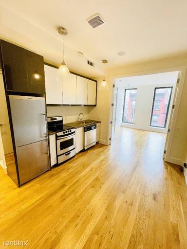 Main picture of 193 Bedford Ave