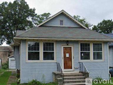 Main picture of 9 E Walnut Ave
