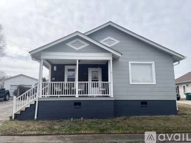 Main picture of 421 Woodlawn Ave
