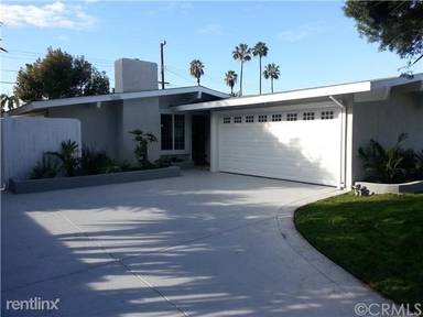 Main picture of 1265 N Siesta St