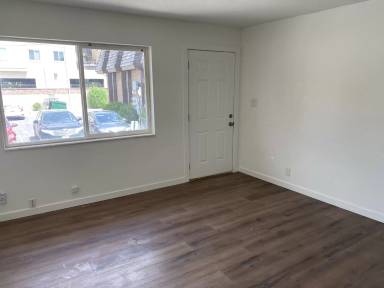 Main picture of 80 W 880 N