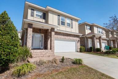 Main picture of 122 Big Oaks Ln