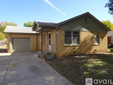 Main picture of 1208 N Lakeview Dr