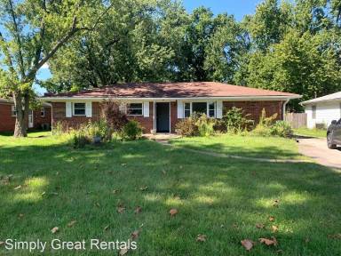 Main picture of 1052 N Franklin Rd
