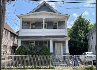 Main picture of 1023 E 68th St