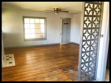 Main picture of 1000 S Lamar St