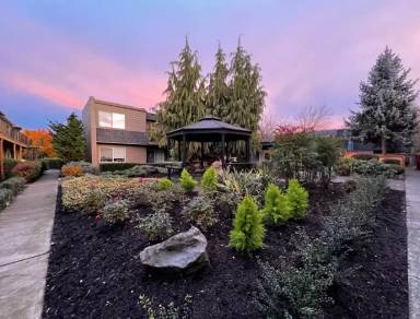 Main picture of 3055 SE 20th Ave