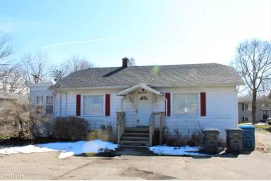 Main picture of 3419 W Michigan Ave