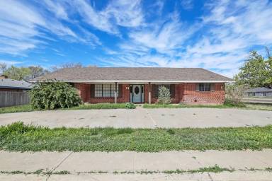Main picture of 21 Edgewood Ln