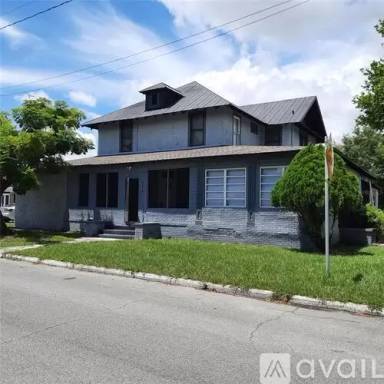 Main picture of 704 W Magnolia St