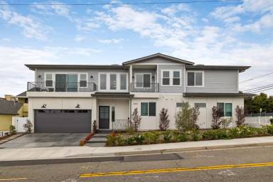 Main picture of 2423 Curtis Ave