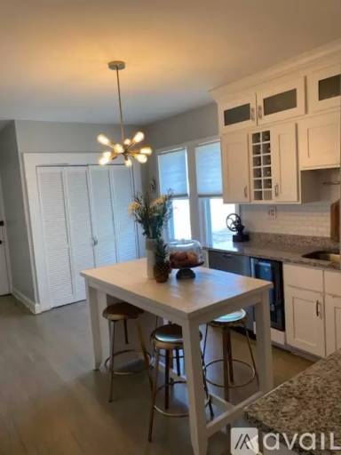 Main picture of 5328 W Drummond Pl