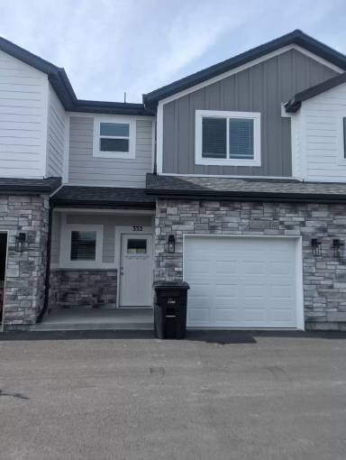 Main picture of 134 W 425 N