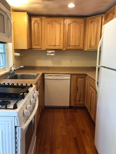 Main picture of 26 Old Colony Rd