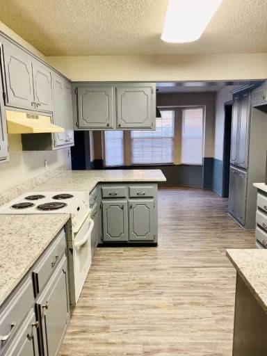 Main picture of 609 S Bouziden Dr