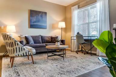 Main picture of 4784 Holmes St