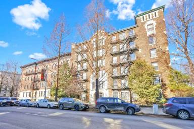 Main picture of 300 8th Ave