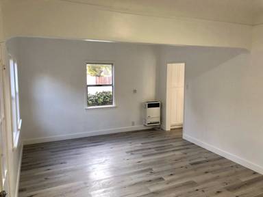 Main picture of 540 1/2 W 49th St