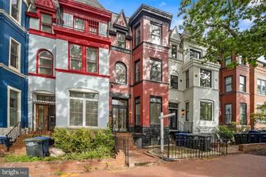 Main picture of 833 8th St NE