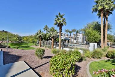 Main picture of 2210 E Huntington Dr