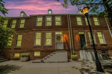 Main picture of 806 S Sharp St