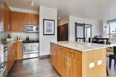 Main picture of 515 N State St