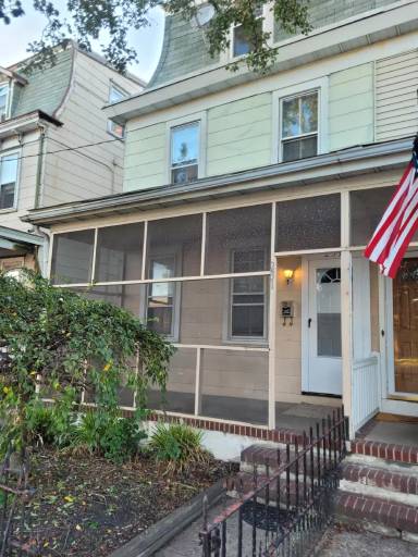 Main picture of 231 W Broad St