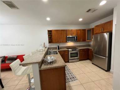 Main picture of 10748 NW 74th Ln