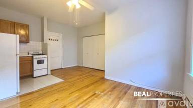 Main picture of 1050 W George St