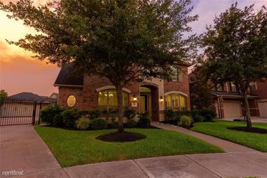 Main picture of 5502 Grandwood Ln