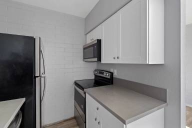 Main picture of 5570 E Hampton St