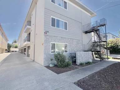 Main picture of 2136 Lincoln Ave