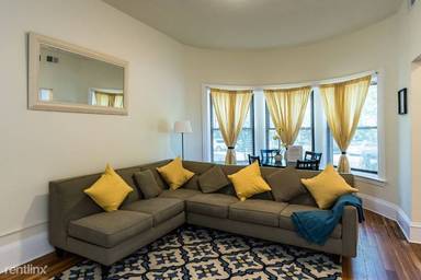 Main picture of 1463 Beacon St