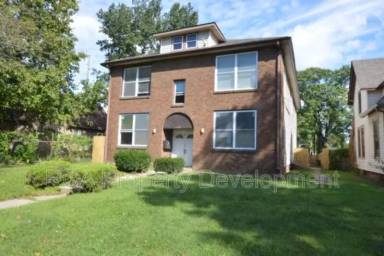 Main picture of 1112 Pleasant St