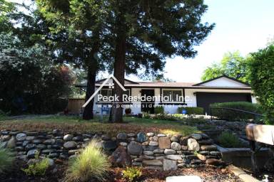 Main picture of 8053 Dorian Way