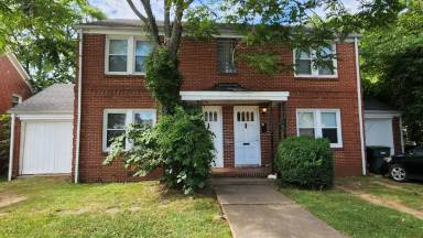 Main picture of 112 E Maple St
