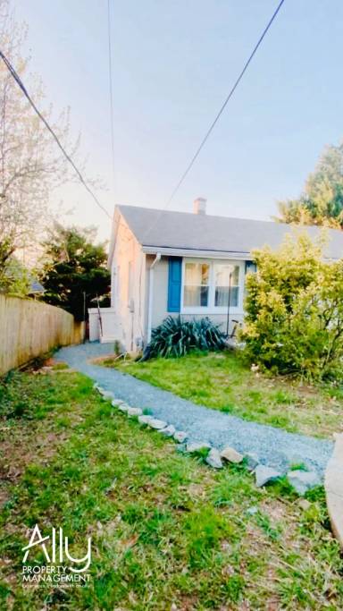 Main picture of 879 Ridge St