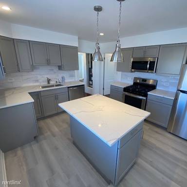 Main picture of 5776 N Elston Ave