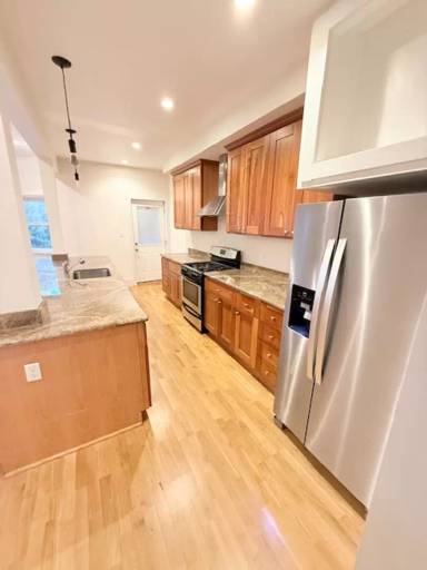 Main picture of 166 Carl St