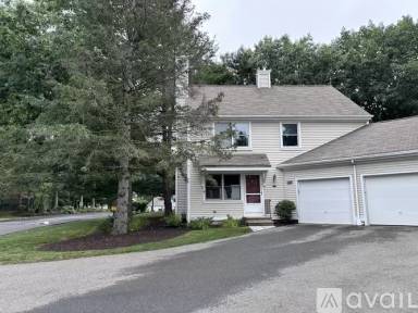 Main picture of 901 Briarwood Ct