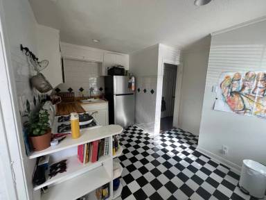 Main picture of 2910 W 9th St