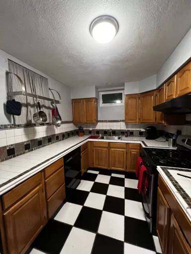Main picture of 24 Emmett St